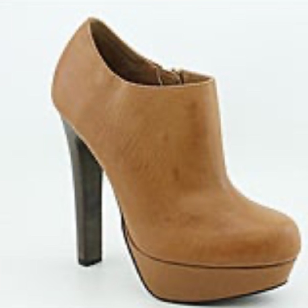 Steve Madden Belbotm Booties